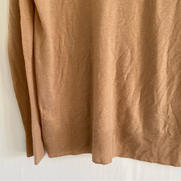 Vince. Tan V Neck Sweater Ribbed Hems Size M - Picture 6 of 10